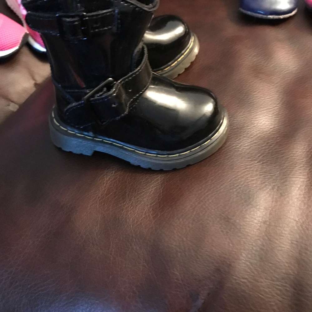 New toddler dr martens size 4